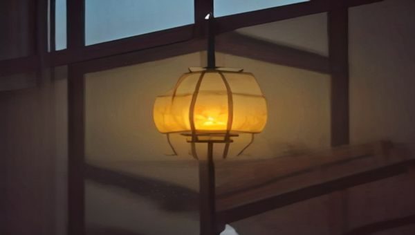 工程技术人员在专业实验室内演示工业连接器抽插操作，画面蓝白调专业感强，桌面摆放各类工业连接件与测试仪器